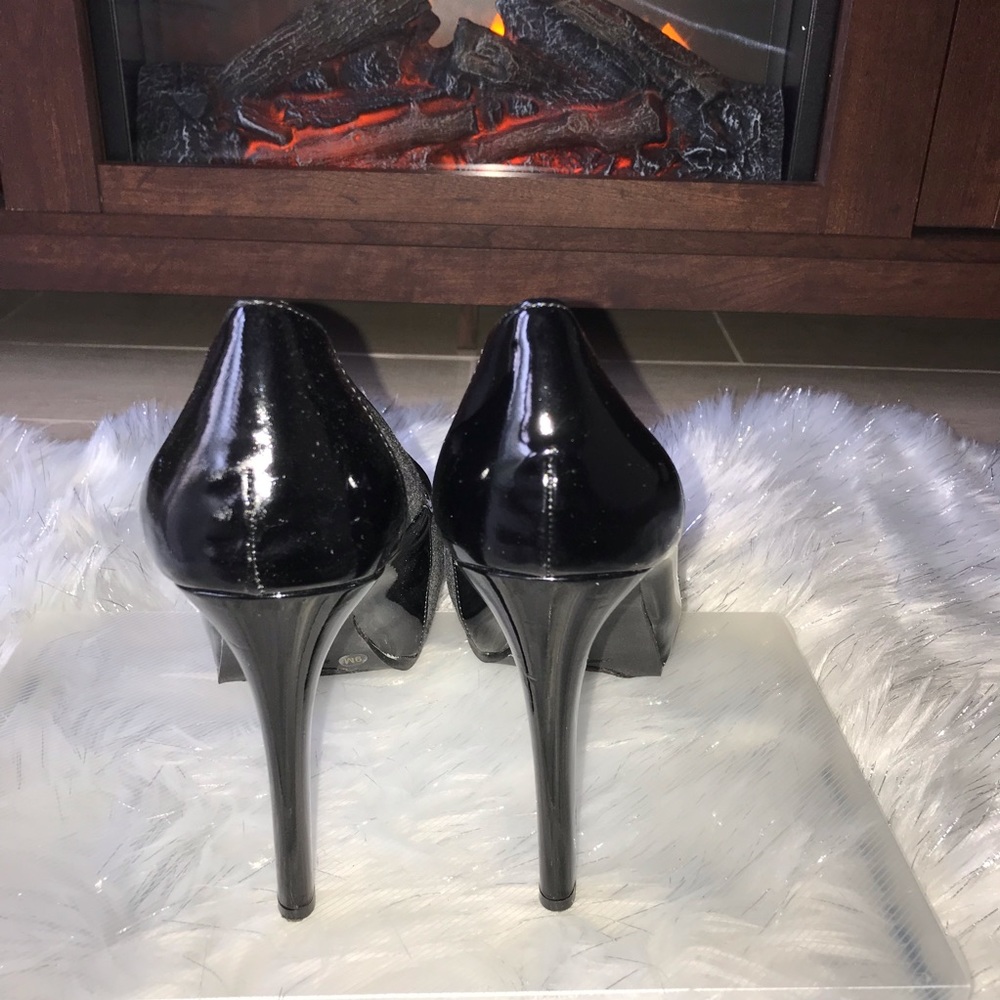 *Gianni Bini Grey/Black Platform Pump - Picture 4 of 8